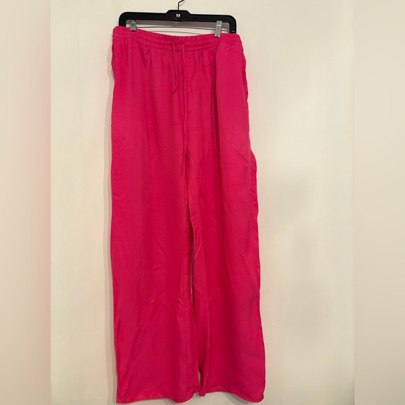 Chic Fuchsia Wide-Leg Trousers - Picture 1 of 6